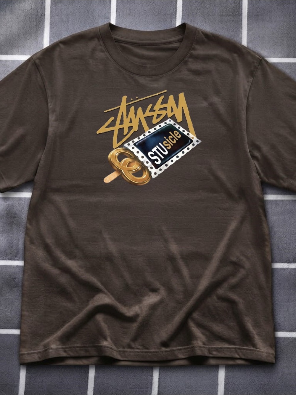 Gildan Men’s Brown Graphic Logo T-Shirt